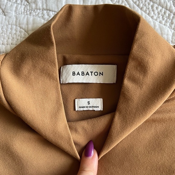 ARITZIA - Babaton - Varo Contour Mock-neck Cutout Bodysuit - Constant Camel - Picture 9 of 12
